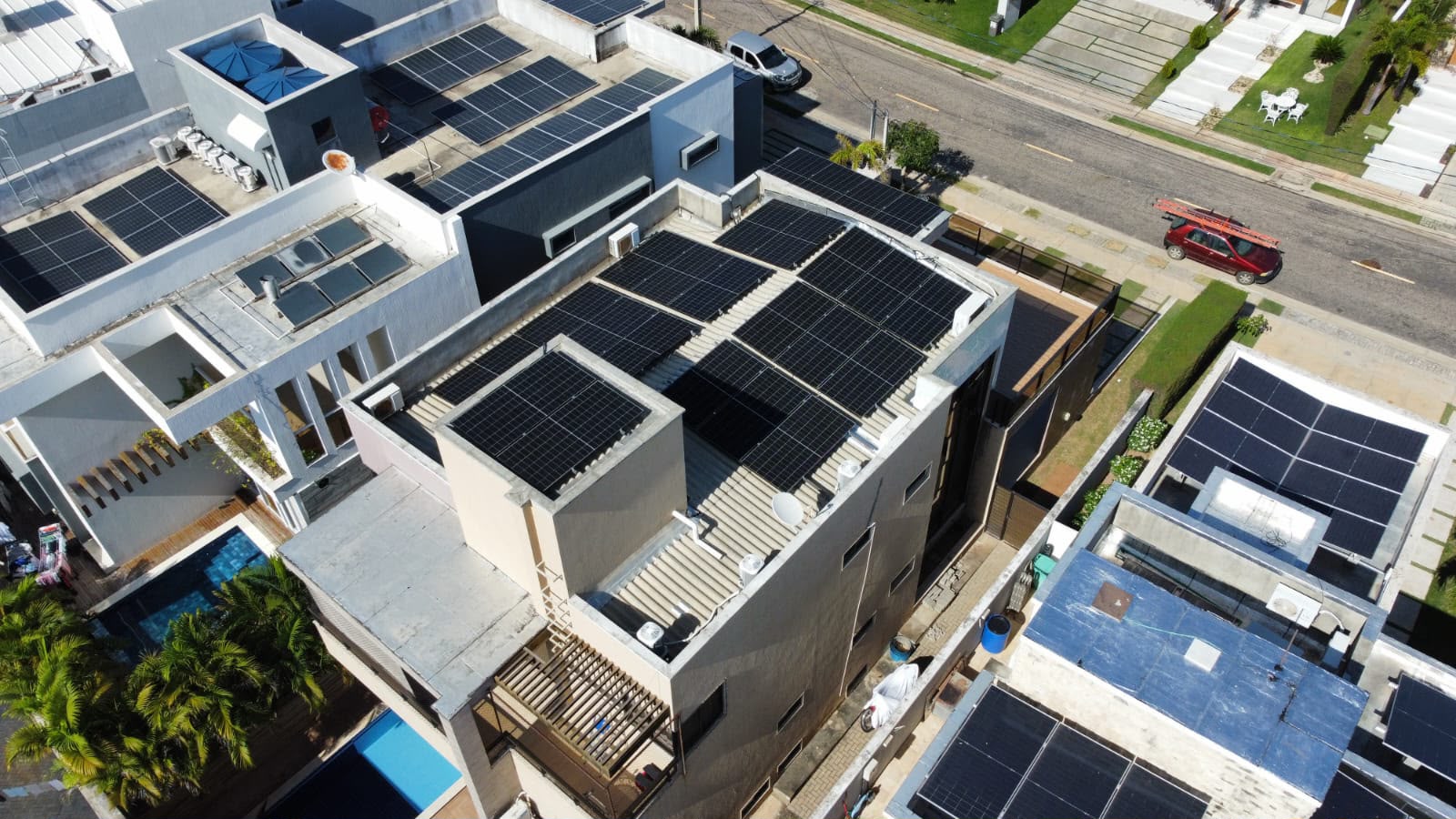 Sistema fotovoltaico residencial do projeto Adriano, em Mossoró/RN